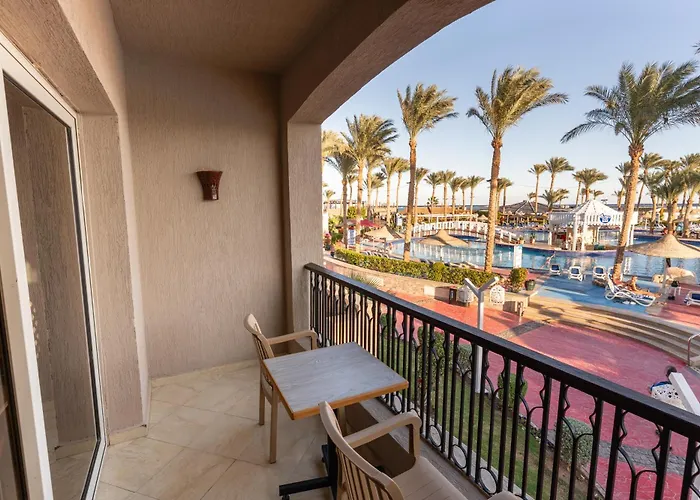 Sea Edge By Rotana 5*